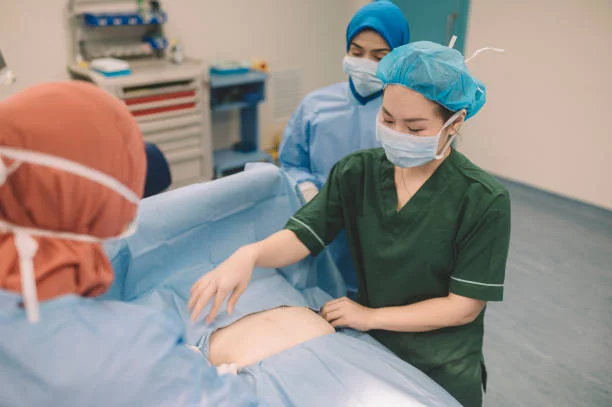 شد ترهلات البطن بعد الولادة القيصرية