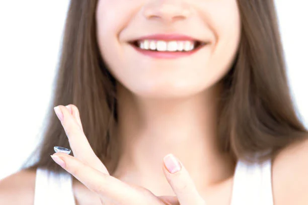 كم تدوم عدسات الأسنان التجميلية؟ وكيف تحافظ عليها؟